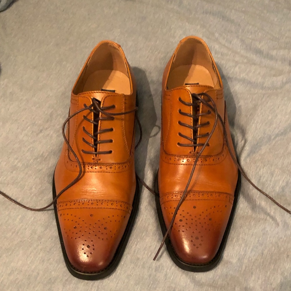 Men’s leather memory foam wingtip dress shoes